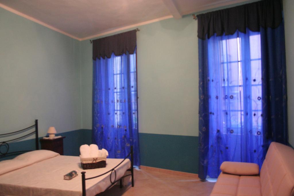 B&B Su Maimoni Iglesias Bilik gambar